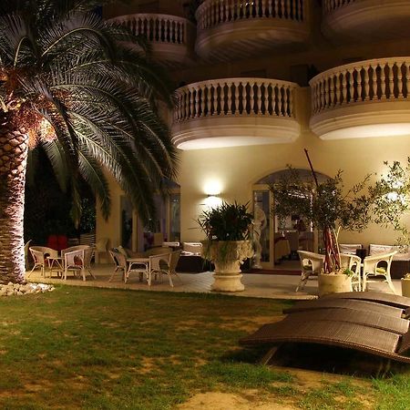 Hotel Eva Alba Adriatica Exterior photo