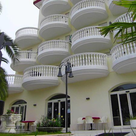 Hotel Eva Alba Adriatica Exterior photo