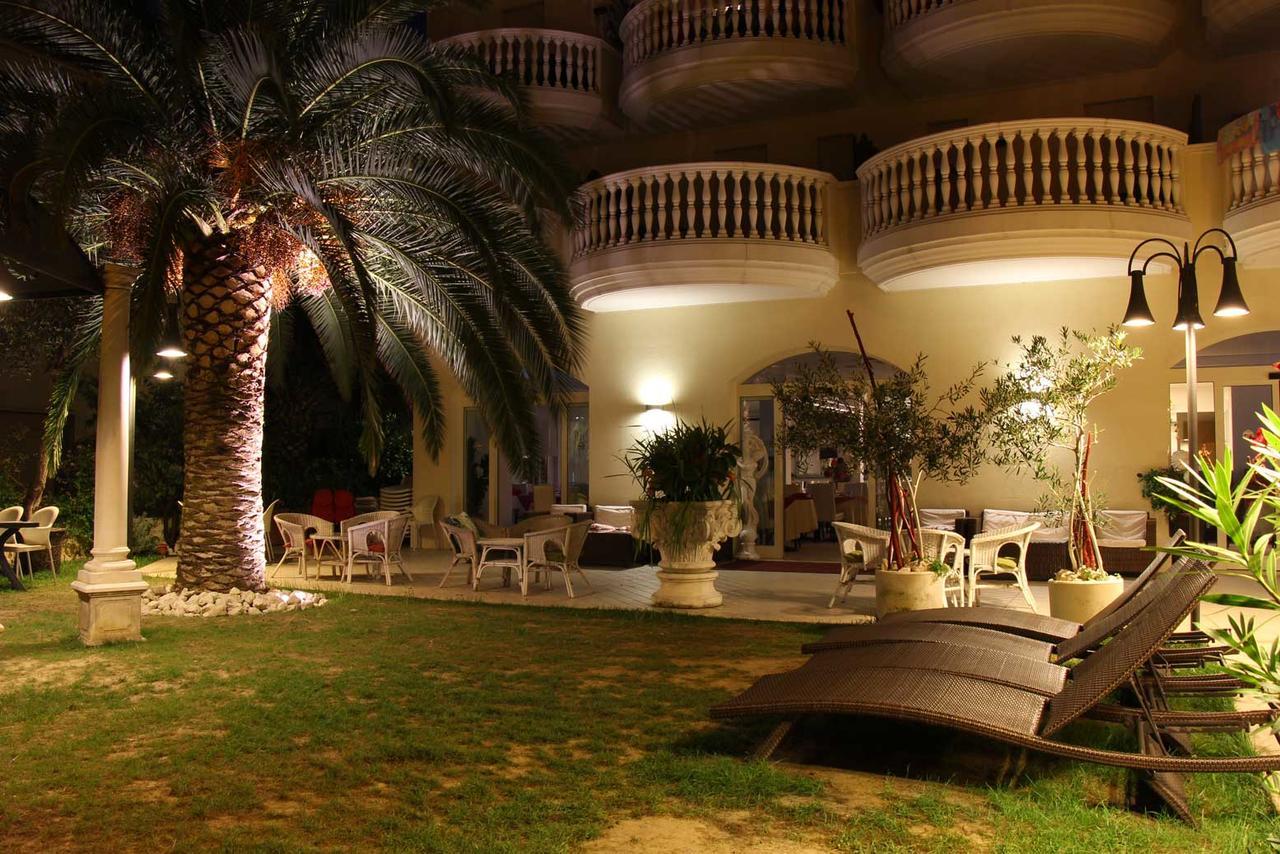 Hotel Eva Alba Adriatica Exterior photo