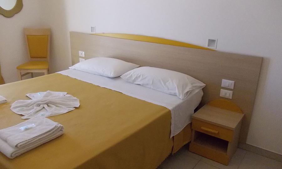 Hotel Eva Alba Adriatica Exterior photo