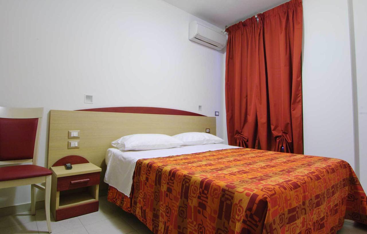 Hotel Eva Alba Adriatica Exterior photo